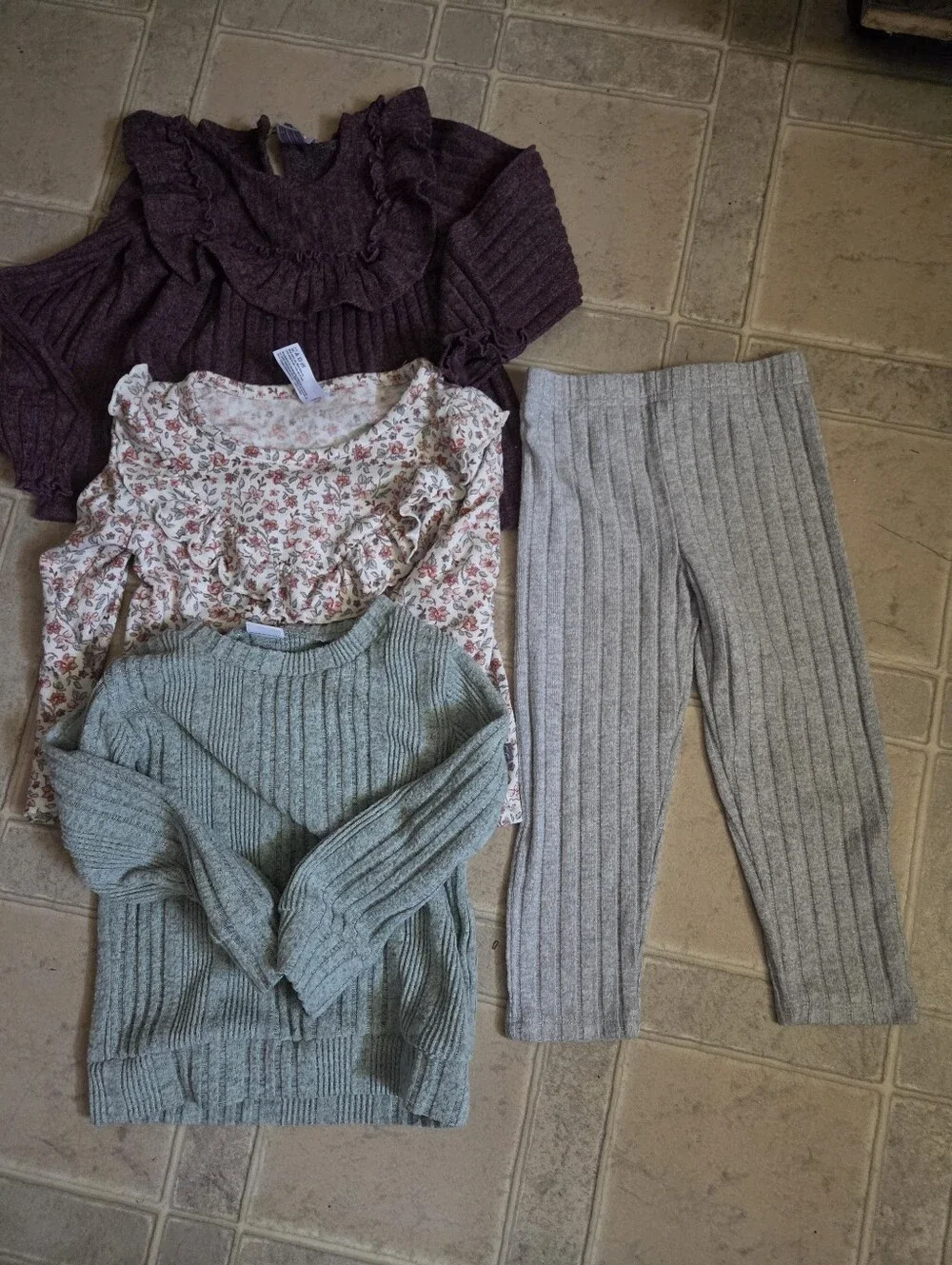 Girls Ribbed Gray Knit Leggings